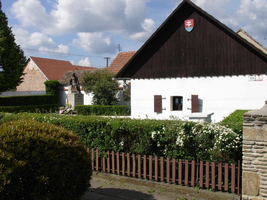 Rodný dom Jána Hollého (www.zahorskemuzeum.sk)